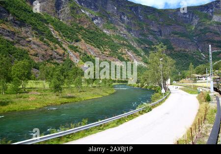 Montagnes et vallées le long de Flamsbana, La Flam Railway, Norvège Banque D'Images