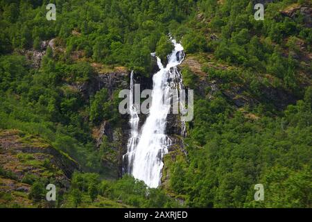 Montagnes et vallées le long de Flamsbana, La Flam Railway, Norvège Banque D'Images