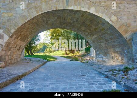 Passage Inférieur, Stone Bridge, Automne, Regensburg, Bavière, Allemagne Banque D'Images