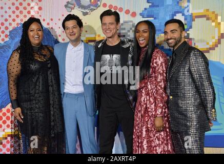 Los Angeles, Californie, États-Unis. 12 février 2020. Les acteurs Natasha Rothwell, Ben Schwartz, Jim Carrey, Tika Sumpter et Lee Majdoub (L-R) assistent à une projection spéciale du film d'aventure de la famille Sci-fi « Sonic the Hedgehog » au Regency Village Theatre dans la section Westwood de Los Angeles le mercredi 12 février 2020. Scénario : basé sur la franchise mondiale de Sega, « sonic » raconte l'histoire du plus célèbre hérisson au monde lorsqu'il embrasse sa nouvelle maison sur Terre. Crédit: Upi/Alay Live News Banque D'Images