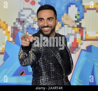 Los Angeles, Californie, États-Unis. 12 février 2020. Lee Majdoub, acteur de la scène, assiste à une projection spéciale du film d'aventure sur la comédie familiale Sci-fi « Sonic the Hedgehog » au Regency Village Theatre dans la section Westwood de Los Angeles le mercredi 12 février 2020. Scénario : basé sur la franchise mondiale de Sega, « sonic » raconte l'histoire du plus célèbre hérisson au monde lorsqu'il embrasse sa nouvelle maison sur Terre. Crédit: Upi/Alay Live News Banque D'Images