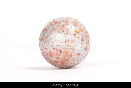 Authentique vieux marbre de verre, jouet vintage, isolé sur blanc Banque D'Images
