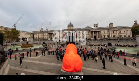 Londres, Royaume-Uni - 20 septembre 2018 : installation artistique appelée « Veuillez nourrir les Lions » par Es Devlin à l'exposition sur la place Trafalgar de Londres dans le cadre de Londres Banque D'Images