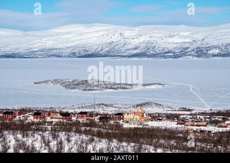 Laponie, vue lointaine sur Abisko, Torneträsk au parc national de Rohkunborri Banque D'Images