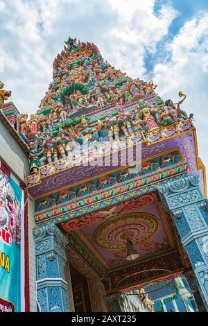 Singapour, Singapour - circa 2017, septembre : le Temple Sri Veeramakaliamman dans Little India à Singapour, Singapour. Banque D'Images