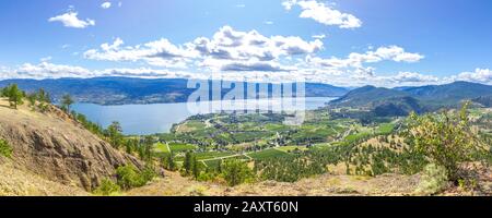 Vue sur le lac Okanagan près de Summerland depuis le sommet de Giants Head, Colombie-Britannique, Canada Banque D'Images