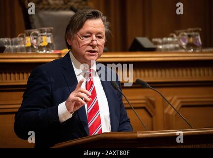 Hambourg, Allemagne. 12 février 2020. Jörn Kruse (indépendant), ancien chef du groupe parlementaire de l'AFD à Hambourg, parle dans l'heure actuelle lors de la dernière réunion des citoyens avant les élections. Le 23 février, des élections auront lieu à Hambourg. Crédit: Christian Charisius/Dpa/Alay Live News Banque D'Images