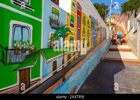 Peinture murale sur un mur à la destination touristique populaire de Villajoyosa, Costa Blanca, Espagne Banque D'Images