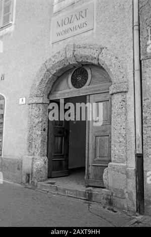 Mozarts Wohnhaus Am Makartplatz 8 À Salzbourg, Salzbourg, Österreich, 1957. Banque D'Images