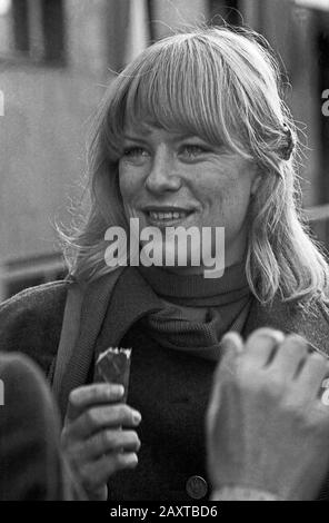 Lisa Fitz, deutsche Kabarettistin, Sängerin und Schauspielerin, Hambourg, Allemagne, Allemagne, 1984. Lisa Fitz, artiste, chanteuse et actrice allemande de cabaret à Hambourg, en Allemagne, vers 1984. Banque D'Images