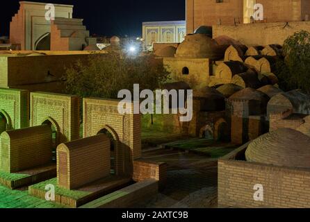 Mystérieusement des prises de vue nocturnes de tombes à l'intérieur de la vieille ville d'Itchan-Kala, Khiva, Ouzbékistan, Asie centrale Banque D'Images