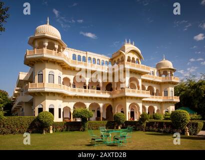 Inde, Rajasthan, Ranthambhore, Khilburur, Ranthambhore Heritage Haveli, hôtel construit dans un style traditionnel, jardin Banque D'Images