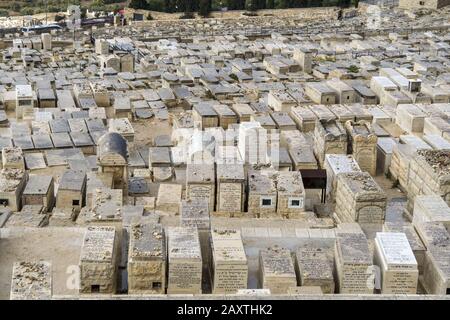 Jérusalem, Israël - 12/20/2019: Cimetière juif près de la vieille ville de Jérusalem Banque D'Images