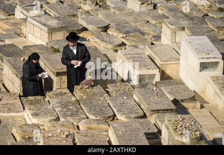 Jérusalem, Israël - 12/20/2019: Cimetière juif près de la vieille ville de Jérusalem Banque D'Images