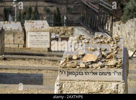 Jérusalem, Israël - 12/20/2019: Cimetière juif près de la vieille ville de Jérusalem Banque D'Images