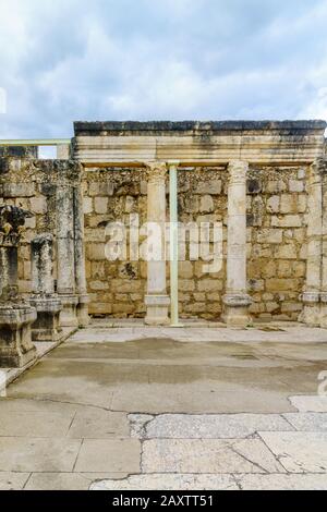 Capernaüm, Israël - 10 février 2020: L'ancienne synagogue de Capernaüm, nord d'Israël Banque D'Images
