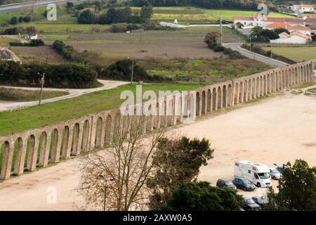 Obidos Aqueduct est situé à l'extérieur du château, construit au XVIe siècle et d'environ 3 km de long Banque D'Images