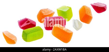 Bonbons à la marmalade aux fruits et bonbons en gelée isolés sur fond blanc Banque D'Images