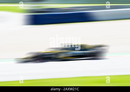 F1 Race car, passe très rapidement, sport automobile, fond flou, photo de course Banque D'Images