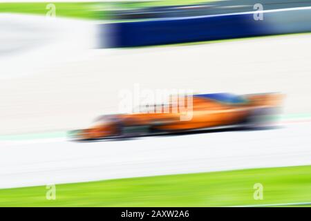 F1 Race car, passe très rapidement, sport automobile, fond flou, photo de course Banque D'Images