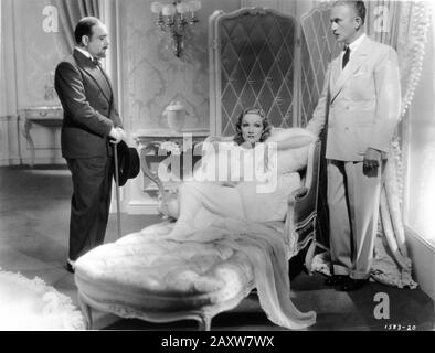 Akim TAMIROFF MARLENE DIETRICH et JOHN HALLIDAY au DÉSIR 1936 réalisateur FRANK BORZAGE costumes Travis Banton producteur Ernst Lubitsch Paramount Photos Banque D'Images