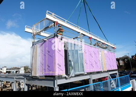 Construction modulaire des gousses préfabriquées en cours d'intégration dans l'hébergement des étudiants Hereford février 2020 pour le nouveau NMITE et le Collège Hereford de Arts Banque D'Images