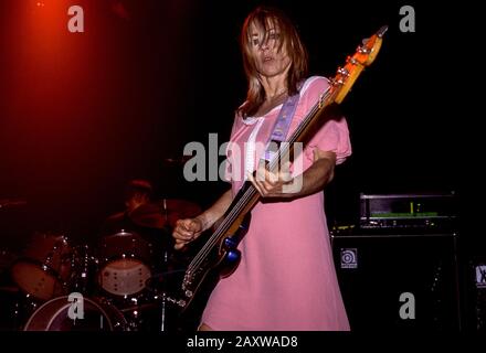 Sonic Youth vit à l'Empire Shepherd Bush, Londres, Royaume-Uni. 24 juin 2002. Visite Européenne De Murray Street Banque D'Images