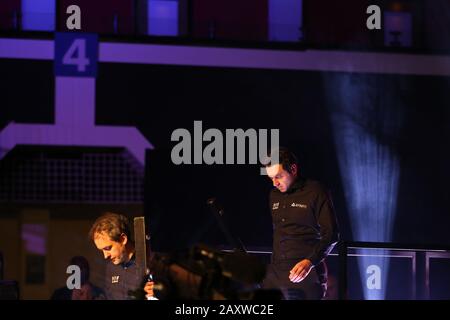 Cardiff Royaume-Uni. 13 février 2020. Cardiff, Royaume-Uni. 13 février 2020. Ronnie O'Sullivan, d'Angleterre, se rend dans l'arène pour jouer son 3ème match contre Anthony Hamilton, d'Angleterre. ManBet X Welsh Open snooker 2020, jour 4 à la Motorpoint Arena à Cardifft, Pays de Galles du Sud, jeudi 13 février 2020 pic par Andrew Orchard/Andrew Orchard sports photographie/Alay Live news crédit: Andrew Orchard sports photographie/Alay Live News Banque D'Images