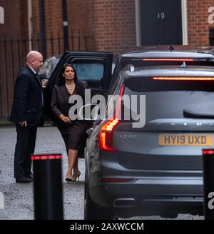 Londres, Royaume-Uni. 13 février 2020. Priti Patel MP PC Home Secretary; arrive à 10 nDowning Street, Londres dans le cadre du cabinet reshuffle crédit: Ian Davidson/Alay Live News Banque D'Images