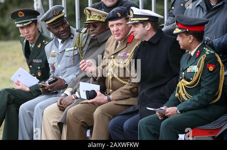 Strausberg, Allemagne. 13 février 2020. De nombreux militaires de diverses nations assistent à la caserne de von Hardenberg pour assister au transfert du commandement de l'armée allemande. Crédit: Wolfgang Kumm/Dpa/Alay Live News Banque D'Images