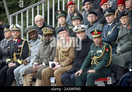 Strausberg, Allemagne. 13 février 2020. De nombreux militaires de diverses nations assistent à la caserne de von Hardenberg pour assister au transfert du commandement de l'armée allemande. Crédit: Wolfgang Kumm/Dpa/Alay Live News Banque D'Images