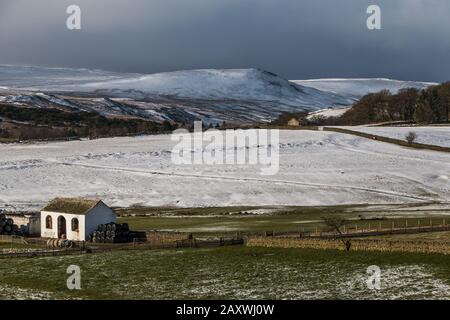 Une vue hivernale sur Ettersgill vers Cronkley Est Tombée, Upper Teesdale, North Pennines AONB, Royaume-Uni Banque D'Images