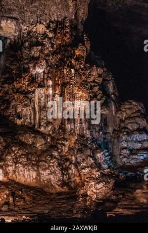 UTAS de Cacahuamilpa Caverns à Guerrero, au Mexique, l'un des plus grands systèmes de grottes au monde composés de milliers de stalactites et de stalagmites. Banque D'Images