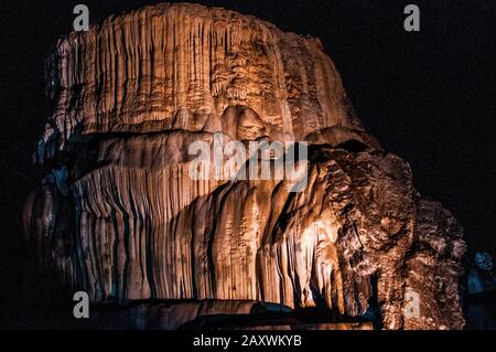 UTAS de Cacahuamilpa Caverns à Guerrero, au Mexique, l'un des plus grands systèmes de grottes au monde composés de milliers de stalactites et de stalagmites. Banque D'Images