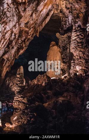 UTAS de Cacahuamilpa Caverns à Guerrero, au Mexique, l'un des plus grands systèmes de grottes au monde composés de milliers de stalactites et de stalagmites. Banque D'Images