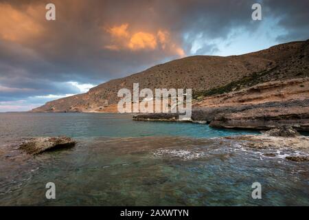 Paysage côtier près de Goudouras village au sud de la Crète. Banque D'Images