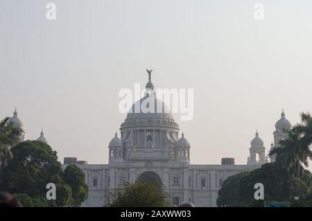Le bâtiment principal du Victoria Memorial, une infrastructure emblématique de l'ancienne époque impériale britannique occupée par l'Inde, un musée et une destination touristique et lui Banque D'Images