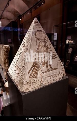 Pyramidion de Ramose du Museo Egizio à Turin, Italie Banque D'Images