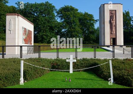 Tombe du général des États-Unis George Smith Patton Jr. (1885-1945) au cimetière et Mémorial américain du Luxembourg à Luxembourg, au Luxembourg Banque D'Images