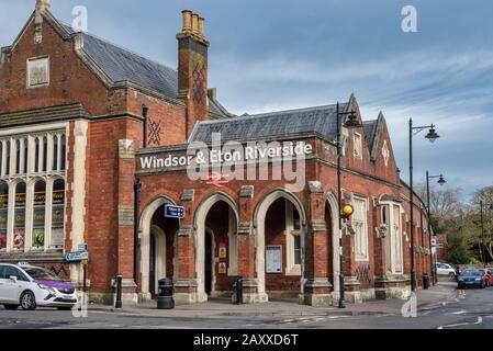 Windsor, Royaume-Uni - 10 février 2020 : entrée à la gare de Windsor et Eton Riverside Banque D'Images