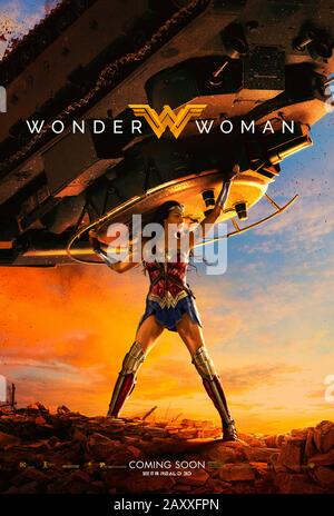 Wonder Woman (2017) réalisé par Patty Jenkins et mettant en vedette Gal Gadot, Chris Pine, Robin Wright, Ewen Bremner et Connie Nielsen. DC Comics le guerrier amazonien Diana frappe le grand écran et aide l'humanité pendant la première Guerre mondiale Banque D'Images