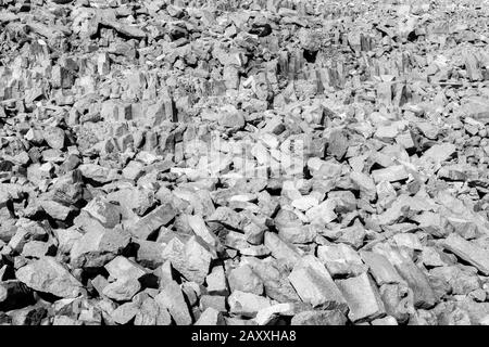 Voir des formations rocheuses dans la Menuiserie site, partie de Makhtesh (cratère) Ramon, dans le désert du Néguev, dans le sud d'Israël Banque D'Images