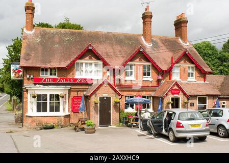 Le Tally Ho inn dispose de chambres à laisser en plus de la cuisine traditionnelle de pub et des rafraîchissements près de Hungerford dans Berkshire Royaume-Uni Banque D'Images