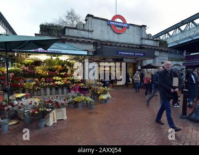 Vue sur l'entrée de la station de métro Embankment à Londres. Photo. Date De L'Image: Mercredi 12 Février 2020. Crédit photo devrait lire: Nick Ansell/PA Wire Banque D'Images