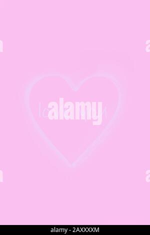 Coeur blanc délicat sur fond rose, espace de copie Banque D'Images