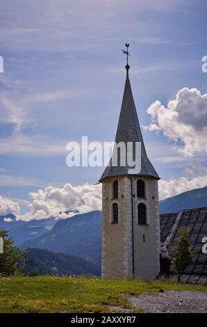 Une église dans le village de Castiel en Suisse Banque D'Images