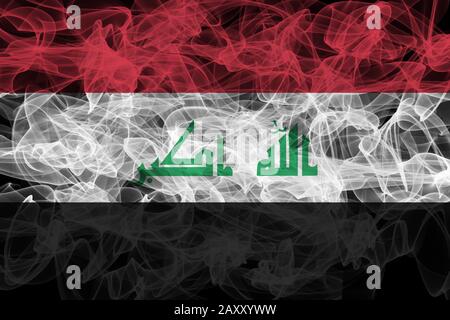 Drapeau De Fumée Irakien Sur Fond Noir, Drapeau Irakien Banque D'Images