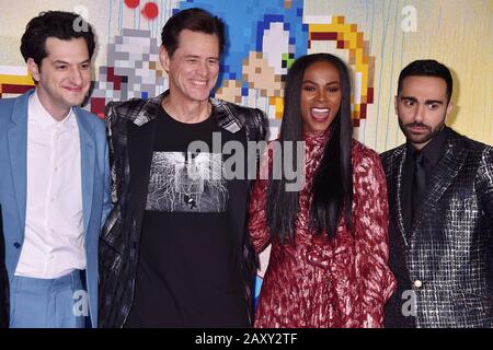 Westwood, CA - 12 FÉVRIER : (L-R) Ben Schwartz, Jim Carrey, Tika Sumpter et Lee Majdoub assistent à la projection spéciale DE Paramount's 'Sonic The Hedgehog' au Regency Village Theatre le 12 février 2020 à Westwood, Californie. Banque D'Images