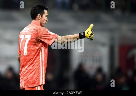 Milan, Italie - 13 février 2020: Gianluigi Buffon des gestes Juventus FC lors du match de football semi-final de Coppa Italia entre AC Milan et Juventus FC. Crédit: Nicolò Campo/Alay Live News Banque D'Images