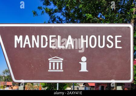 Signe à la maison de Nelson Mandela dans la rue Vilakazi Soweto, Afrique du Sud. Banque D'Images